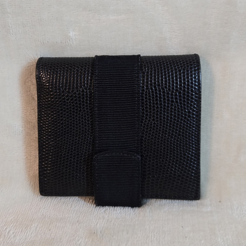 💯 Authentic Salvatore Ferragamo Dark Blue Lizard Embossed Leather Vara Compact - Picture 2 of 15